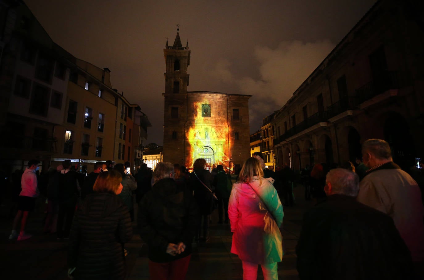 No hubo hogueras ni grandes aglomeraciones, pero los ayuntamientos asturianos quisieron celebrar San Juan de una manera diferente.