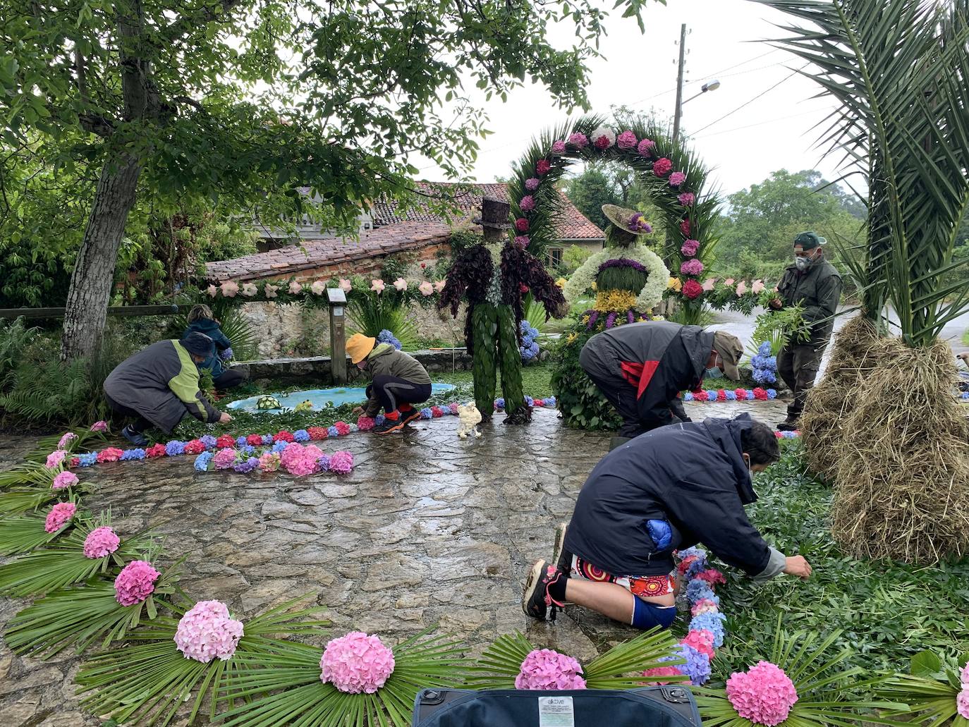 No hubo hogueras ni grandes aglomeraciones, pero los ayuntamientos asturianos quisieron celebrar San Juan de una manera diferente.
