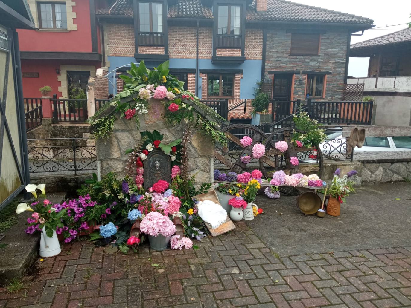 No hubo hogueras ni grandes aglomeraciones, pero los ayuntamientos asturianos quisieron celebrar San Juan de una manera diferente.