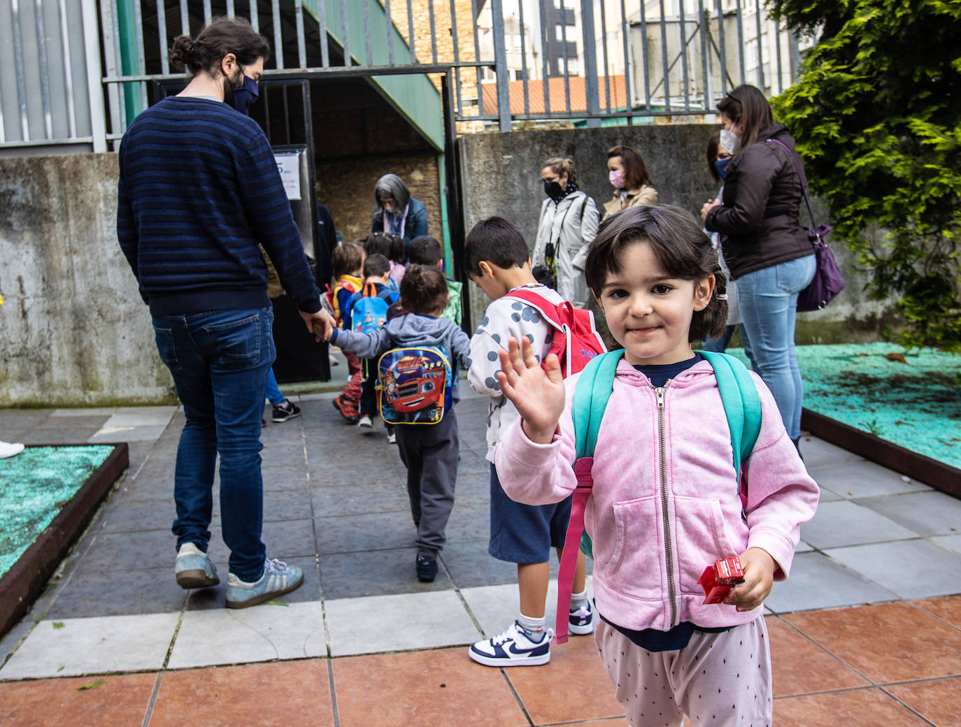 Un total de 63.929 alumnos de Infantil y Primaria han finalizado hoy el curso escolar en Asturias. Los más pequeños se despiden del curso más difícil pero también más ejemplar.