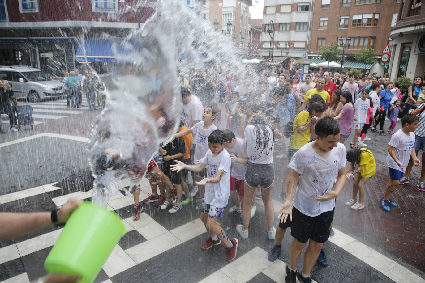 La Jira al embalse de Trasona. Es una Fiesta de Interés Turístico en la que se puede disfrutar de la gastronomía asturiana al borde de las aguas deportivas. 