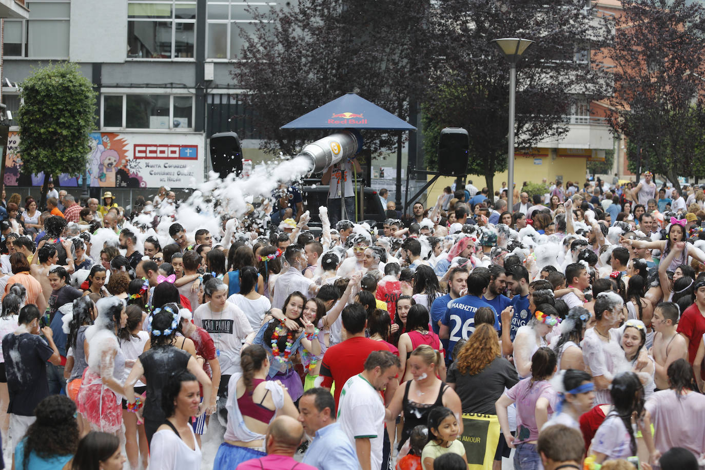 La Jira al embalse de Trasona. Es una Fiesta de Interés Turístico en la que se puede disfrutar de la gastronomía asturiana al borde de las aguas deportivas. 