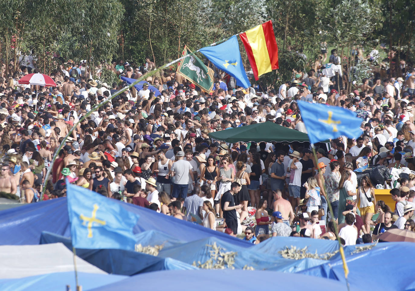 El xiringüelu, más conocido como el Xirin, es una fiesta típica del concejo de Pravia. Recibe el nombre de la danza tradicional, y transcurre el primer o segundo domingo del mes de agosto.