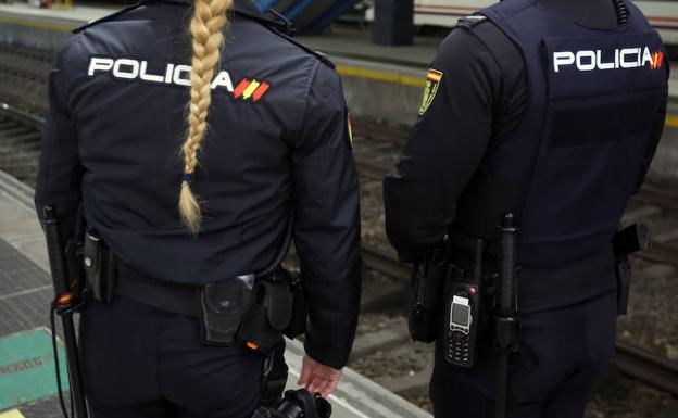 Agentes de la Policía Nacional. 