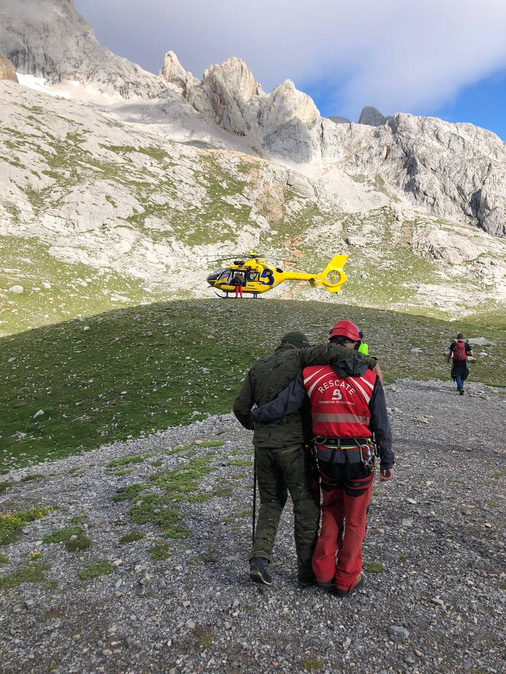 Accidentado el sábado mientras escalaba la cara este de la vía Nani, permanecía en el refugio Vega de Urriellu esperando que las condiciones meteorológicas permitieran su rescate y traslado a un centro hospitalario