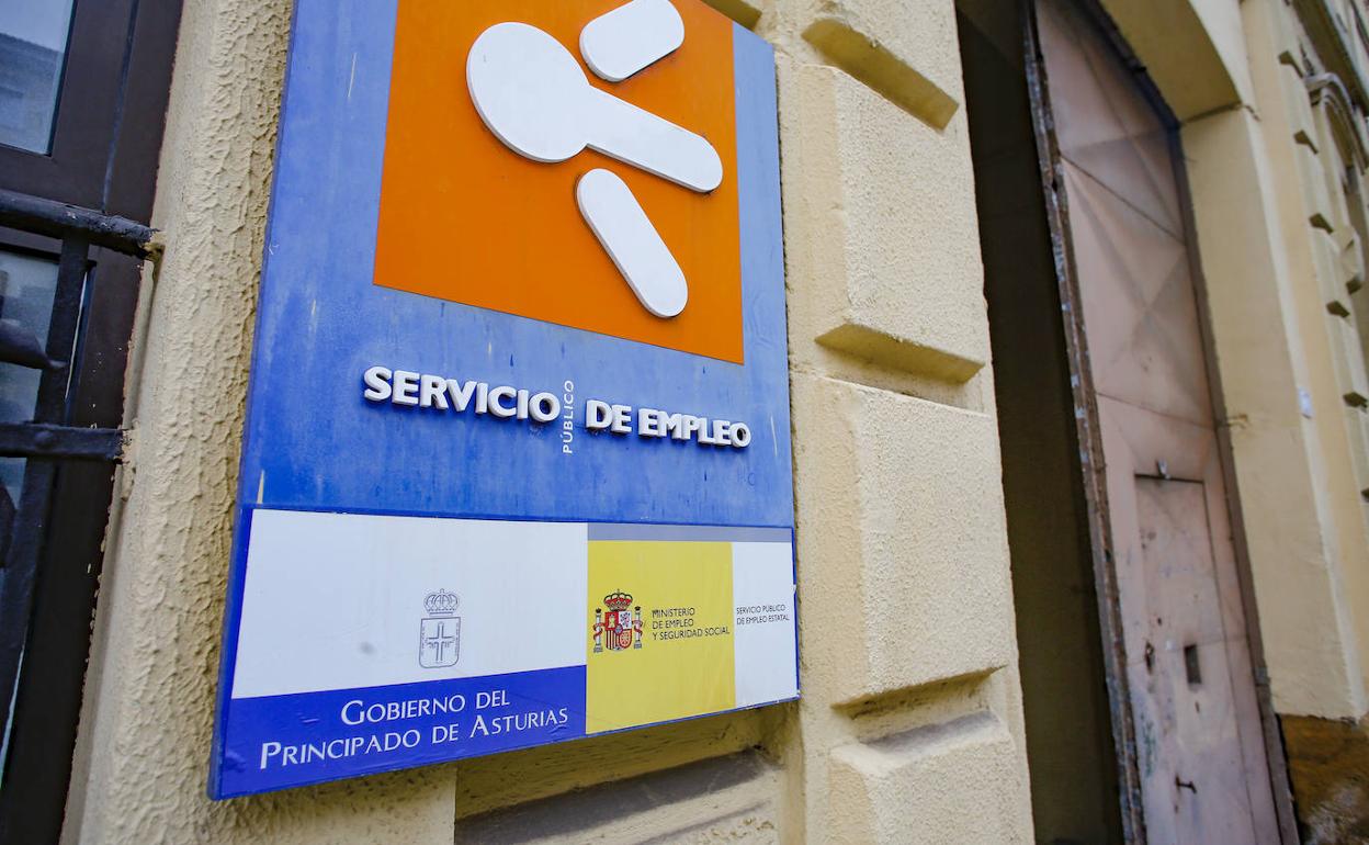 Oficina del servicio de empleo en el barrio gijonés de El Coto.