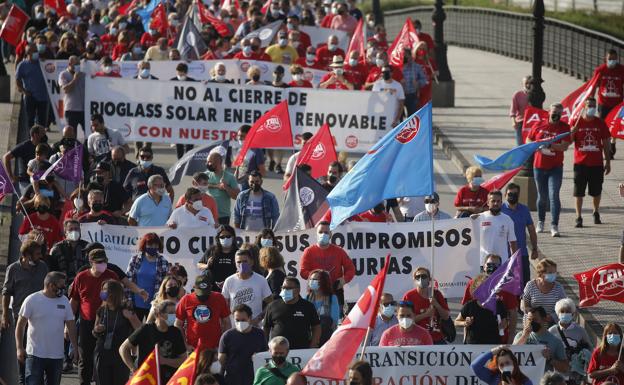 Imagen. Multitudinaria manifestación para «salvar» la industria asturiana 