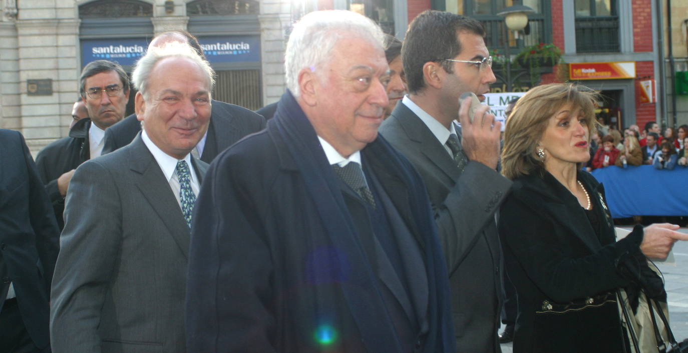 2003. Tico Medina y María Luisa Carcedo a su llegada a los Premios Príncipe de Asturias de 2003