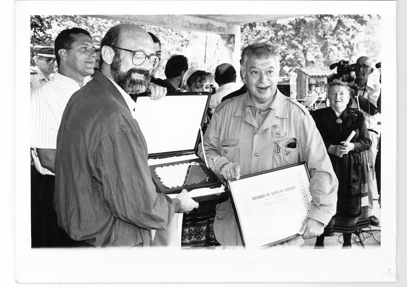 1994. El periodista Tico Medina, en el certamen del queso de Cabrales