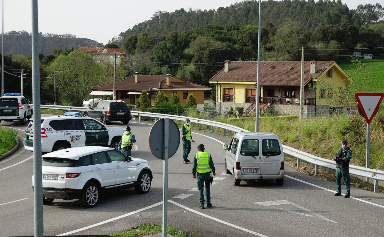 Un control de tráfico en Llanes 