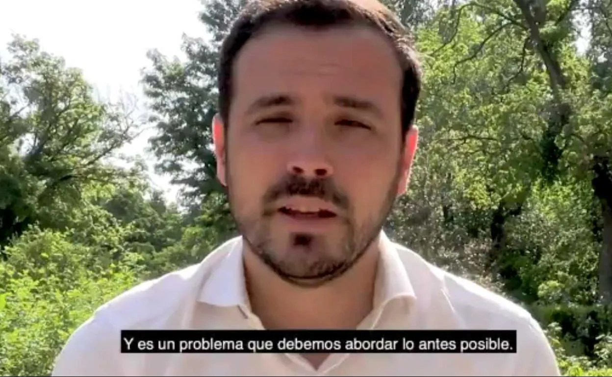 Imagen del ministro de Consumo, Alberto Garzón, en el vídeo publicado en su cuenta de Twitter.