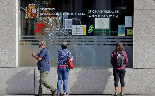 La Seguridad Social contacta con los autónomos por email y avisa: «No es un fraude»