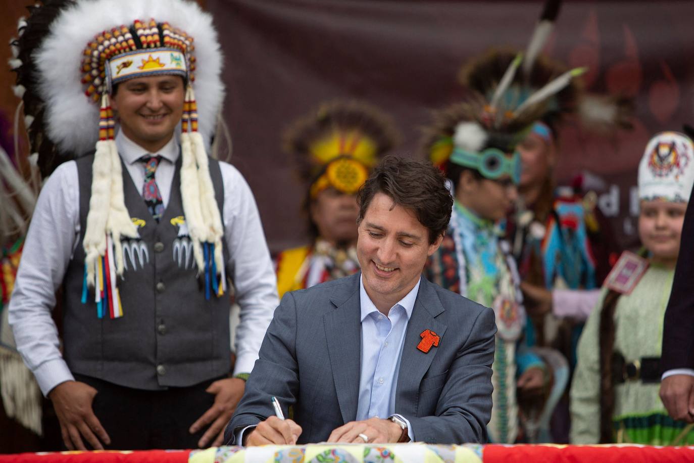 Ceremonia ritual indígena canadiense celebrada con motivo de la firma del acuerdo de Coordinación de la Ley Miyo Pimatisowin a la que asistió el primer ministro del país, Justin Trudeau.