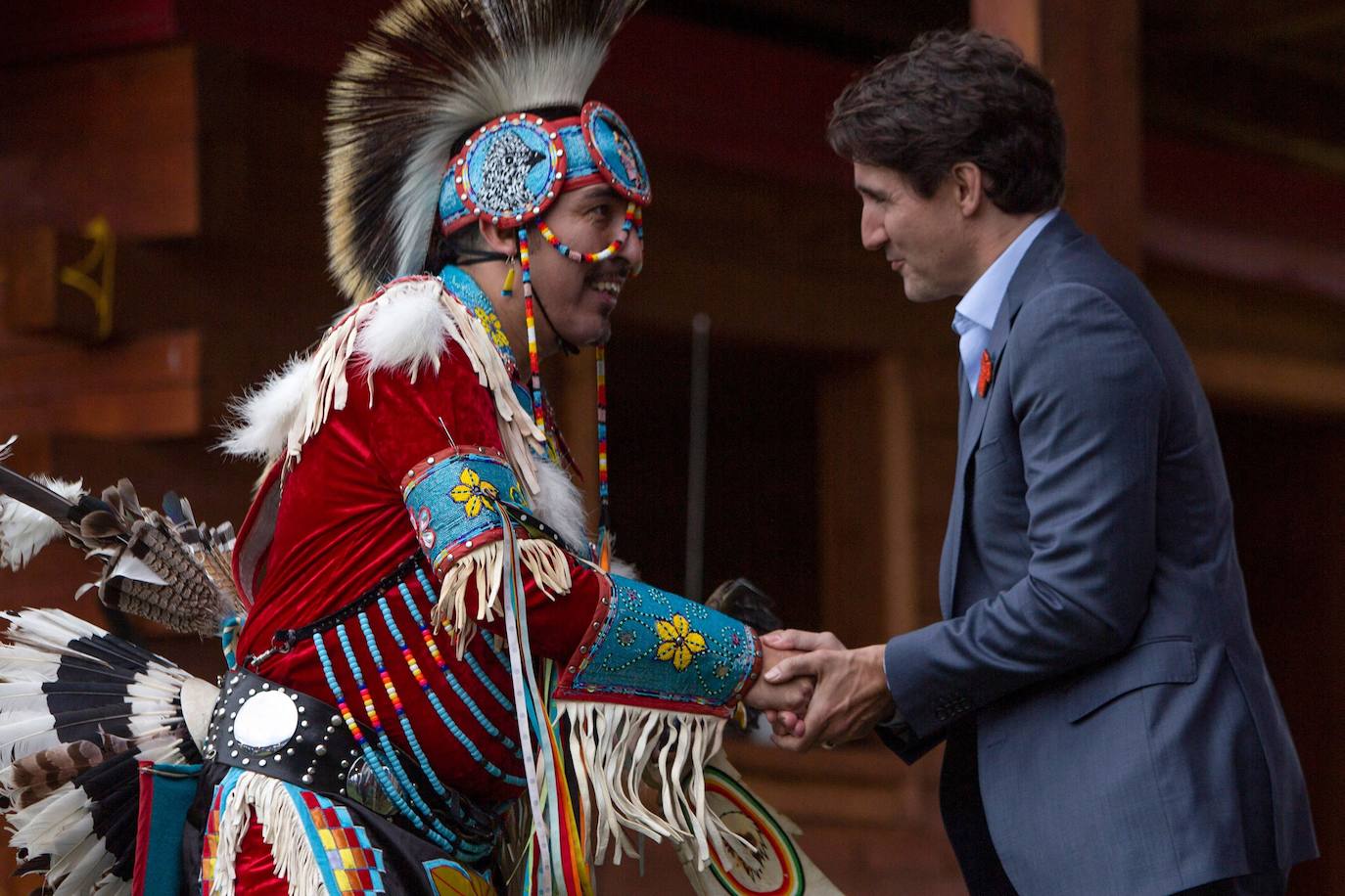 Ceremonia ritual indígena canadiense celebrada con motivo de la firma del acuerdo de Coordinación de la Ley Miyo Pimatisowin a la que asistió el primer ministro del país, Justin Trudeau.