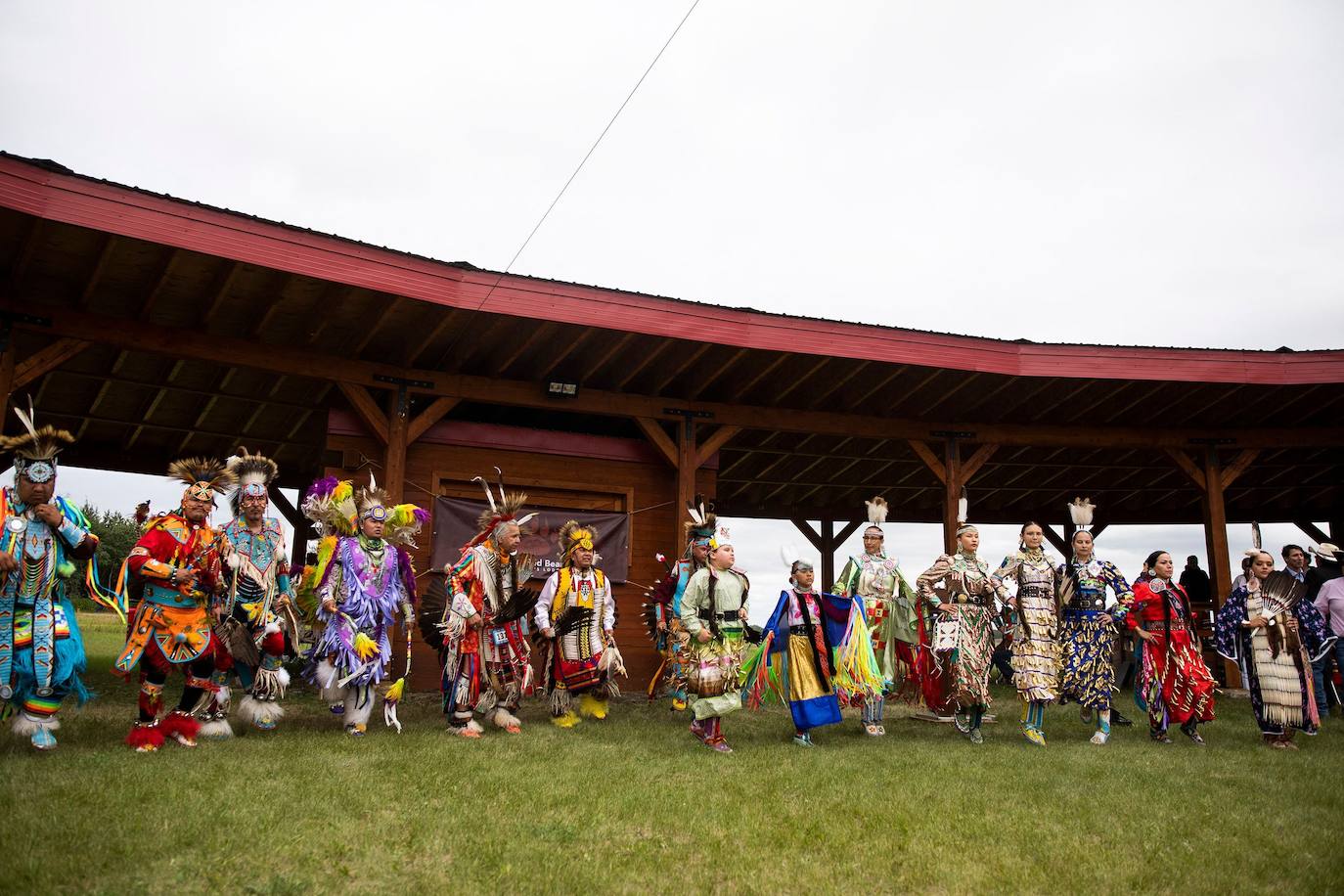 Ceremonia ritual indígena canadiense celebrada con motivo de la firma del acuerdo de Coordinación de la Ley Miyo Pimatisowin a la que asistió el primer ministro del país, Justin Trudeau.