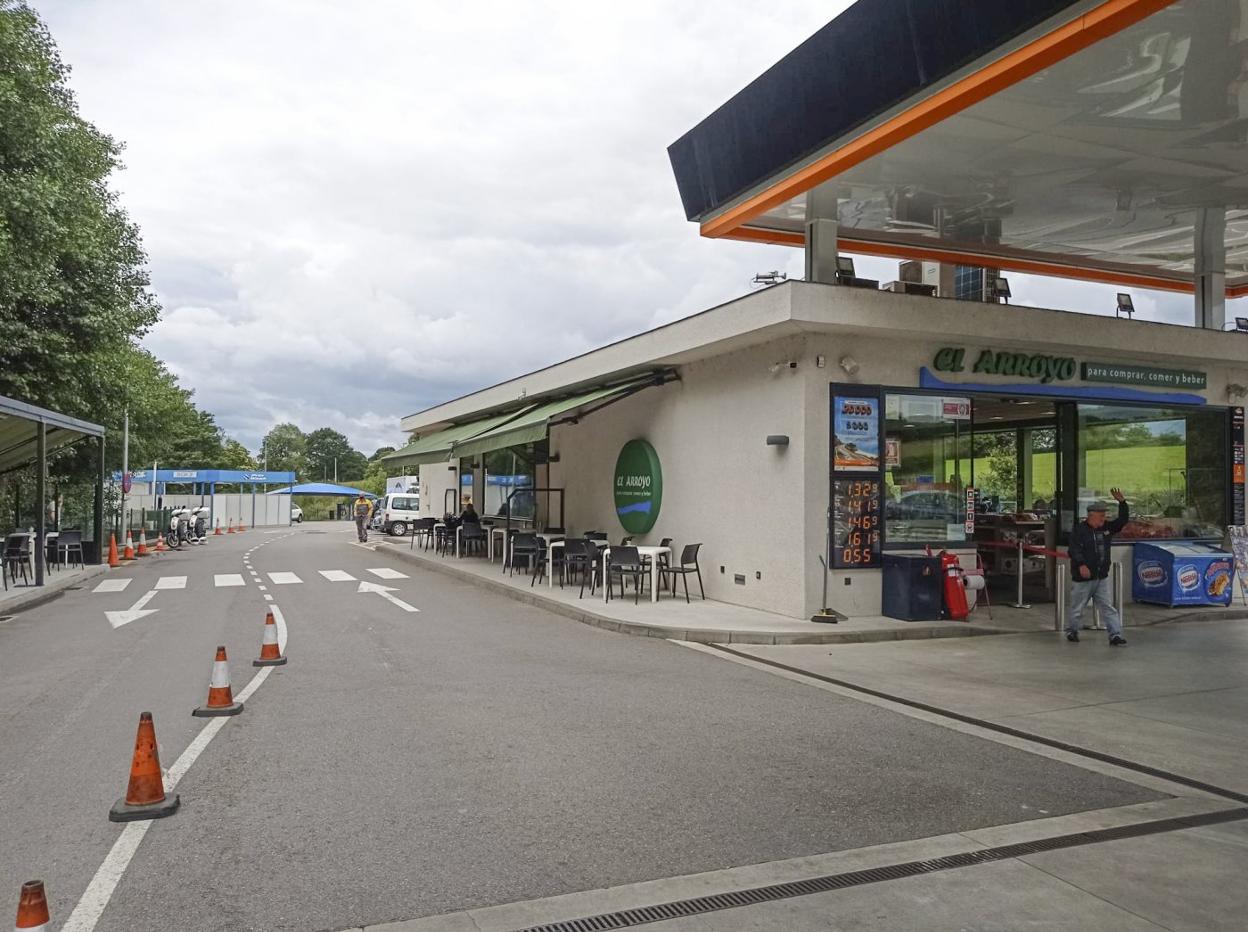 La gasolinera de La Ferrera que fue asaltada por los ladrones del coche. 