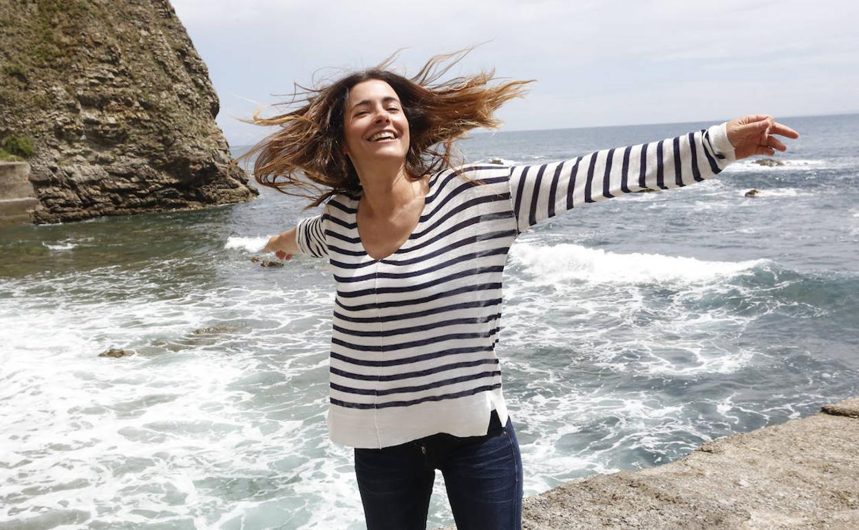 La actriz recarga pilas junto al mar, en Oviñana, donde encuentra todo lo que necesita. 