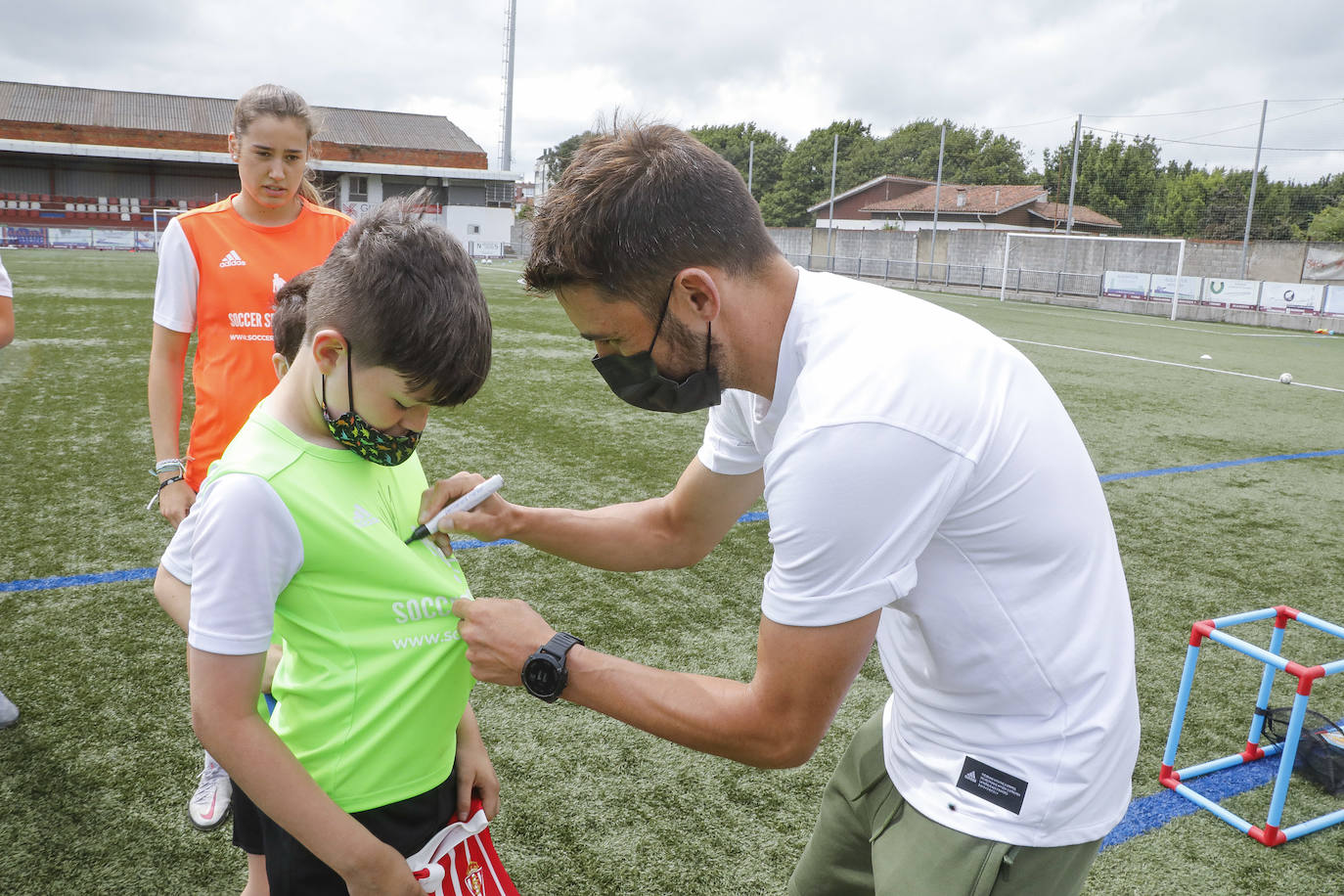 Fotos: David Villa protagonista en el Campus Villa de Gijón