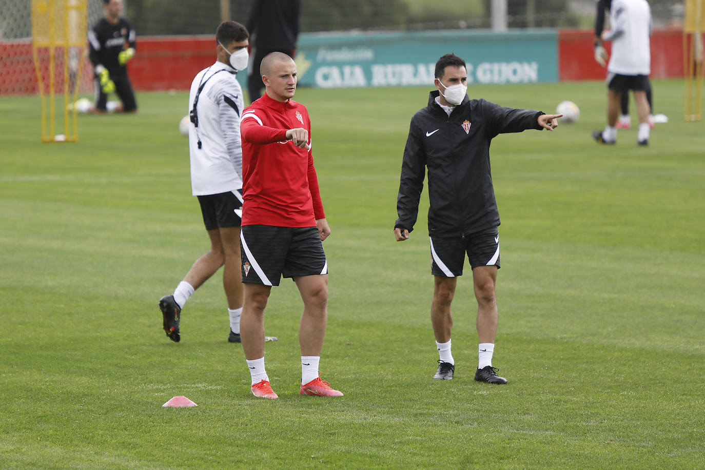 Fotos: Kravets ya viste con la camiseta del Sporting