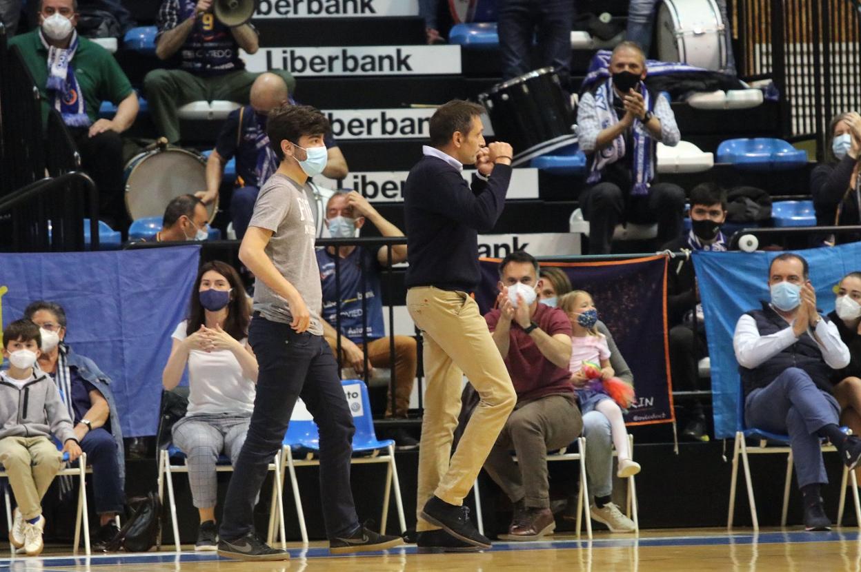 Natxo Lezkano volverá a dirigir esta temporada al Liberbank Oviedo. 