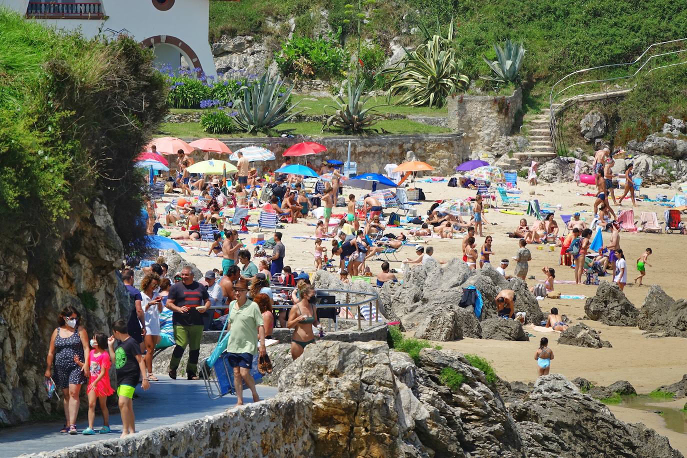 Playas llenas y termómetros que ya comienzan a marcar temperaturas propias del periodo estival en la región.