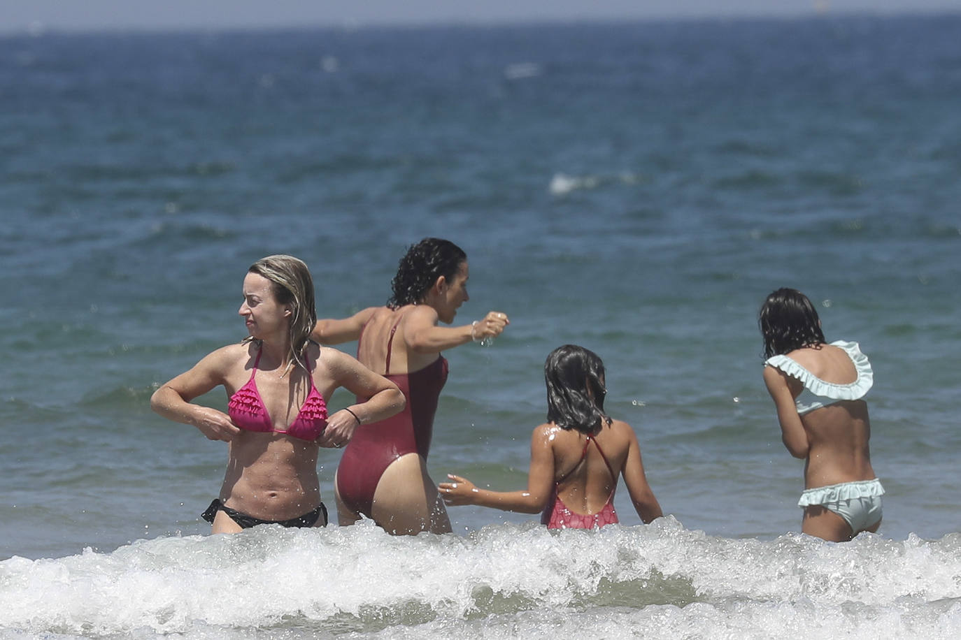 Playas llenas y termómetros que ya comienzan a marcar temperaturas propias del periodo estival en la región.