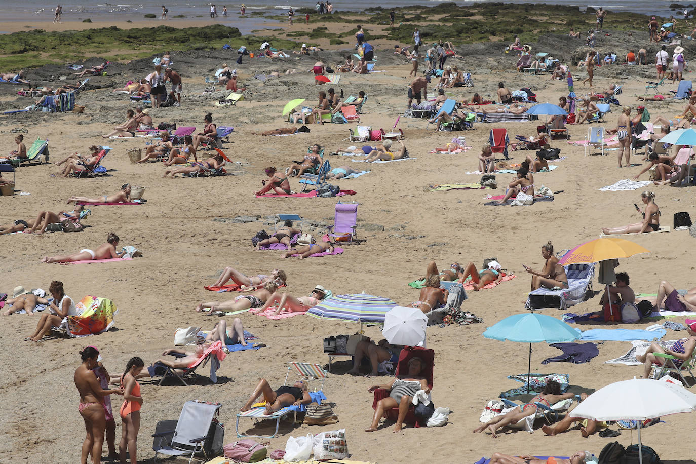 Playas llenas y termómetros que ya comienzan a marcar temperaturas propias del periodo estival en la región.