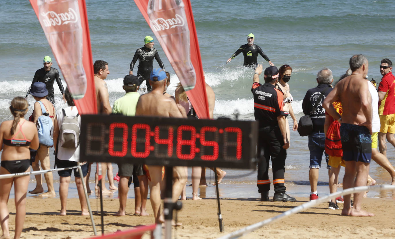 Xurde Fernández (Manuel Llaneza) y María Alzaga (Naútico de Narón) se adjudicaron el triunfo en la V Travesía Playas de Gijón.