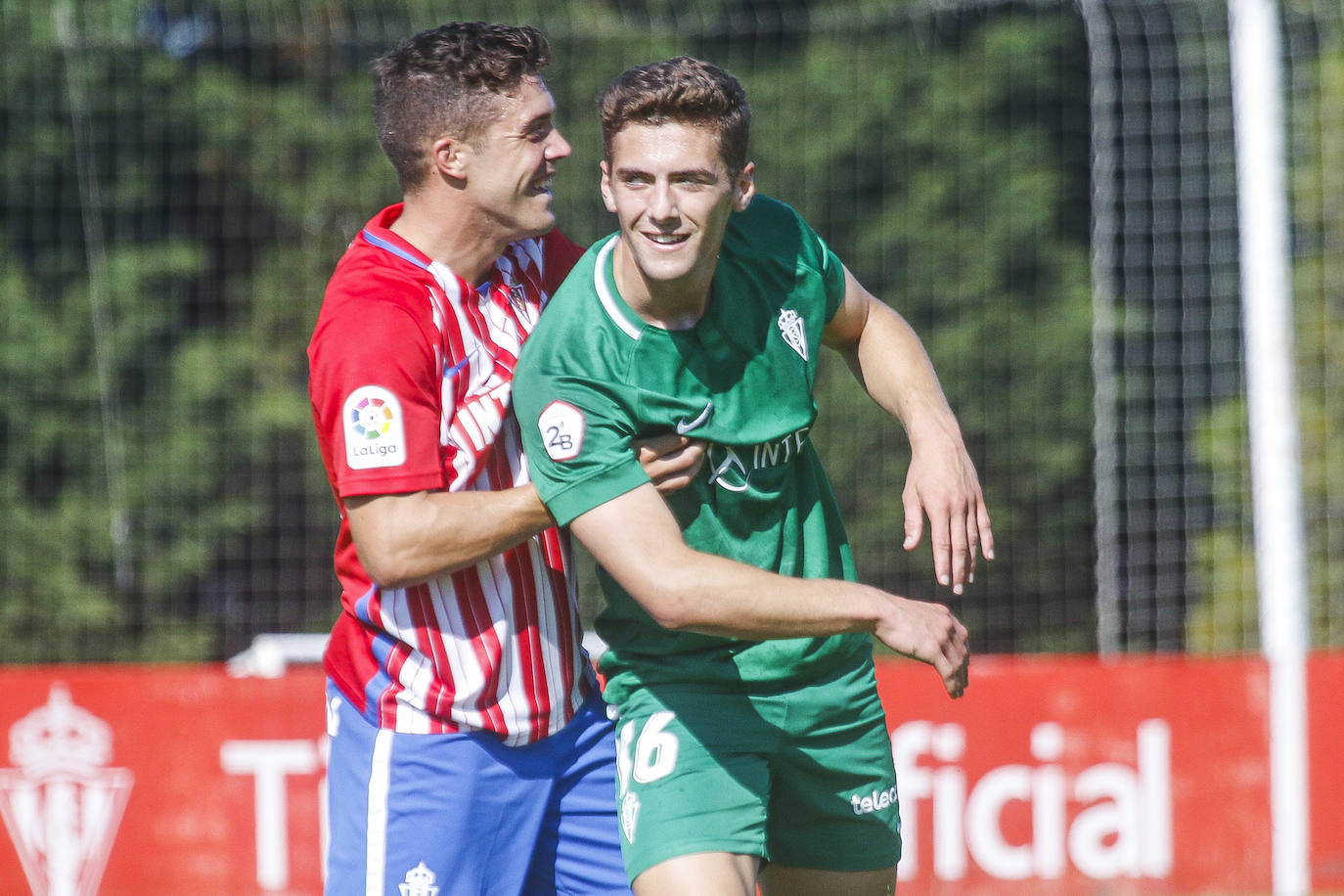 David Gallego dividió a la plantilla en dos equipos, uno rojiblanco y otro verde. El primero fue el vencedor