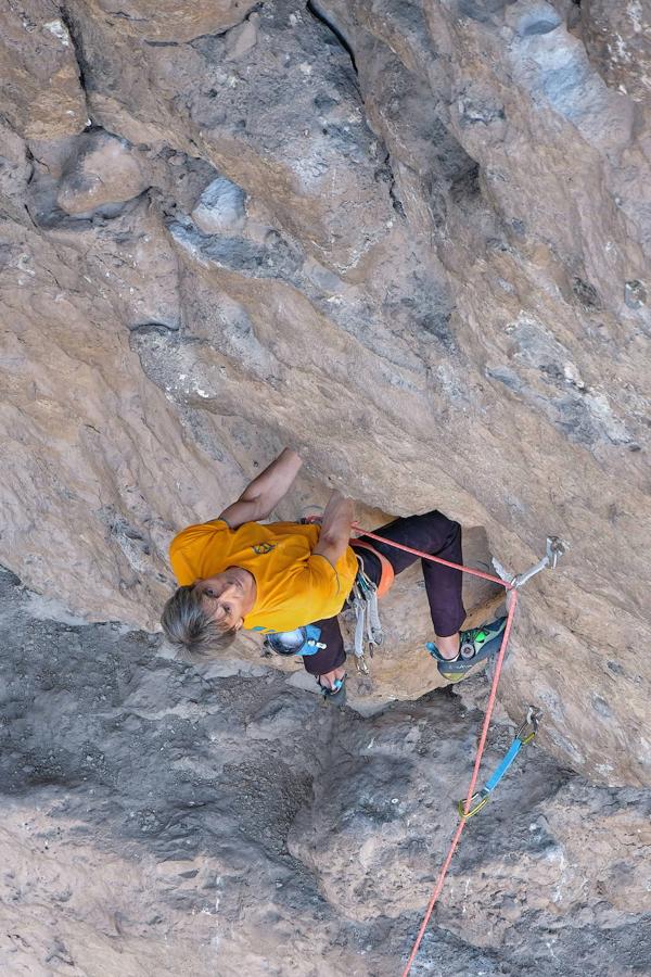 Javier López escalando una vía de dificultad 7c+ en Figares. 