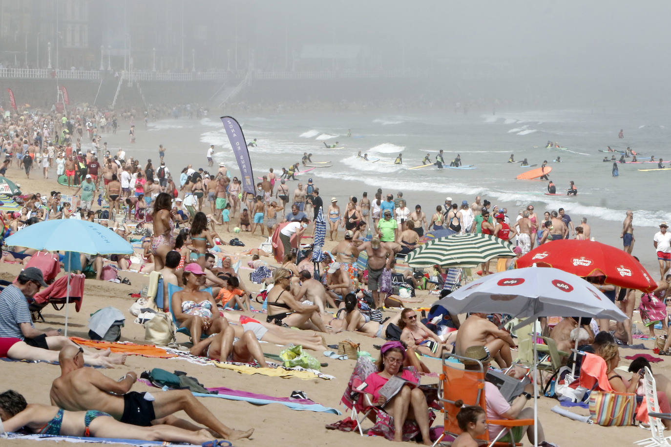 Playas y piscinas con gran afluencia para combatir las temperaturas veraniegas de las que disfruta la región