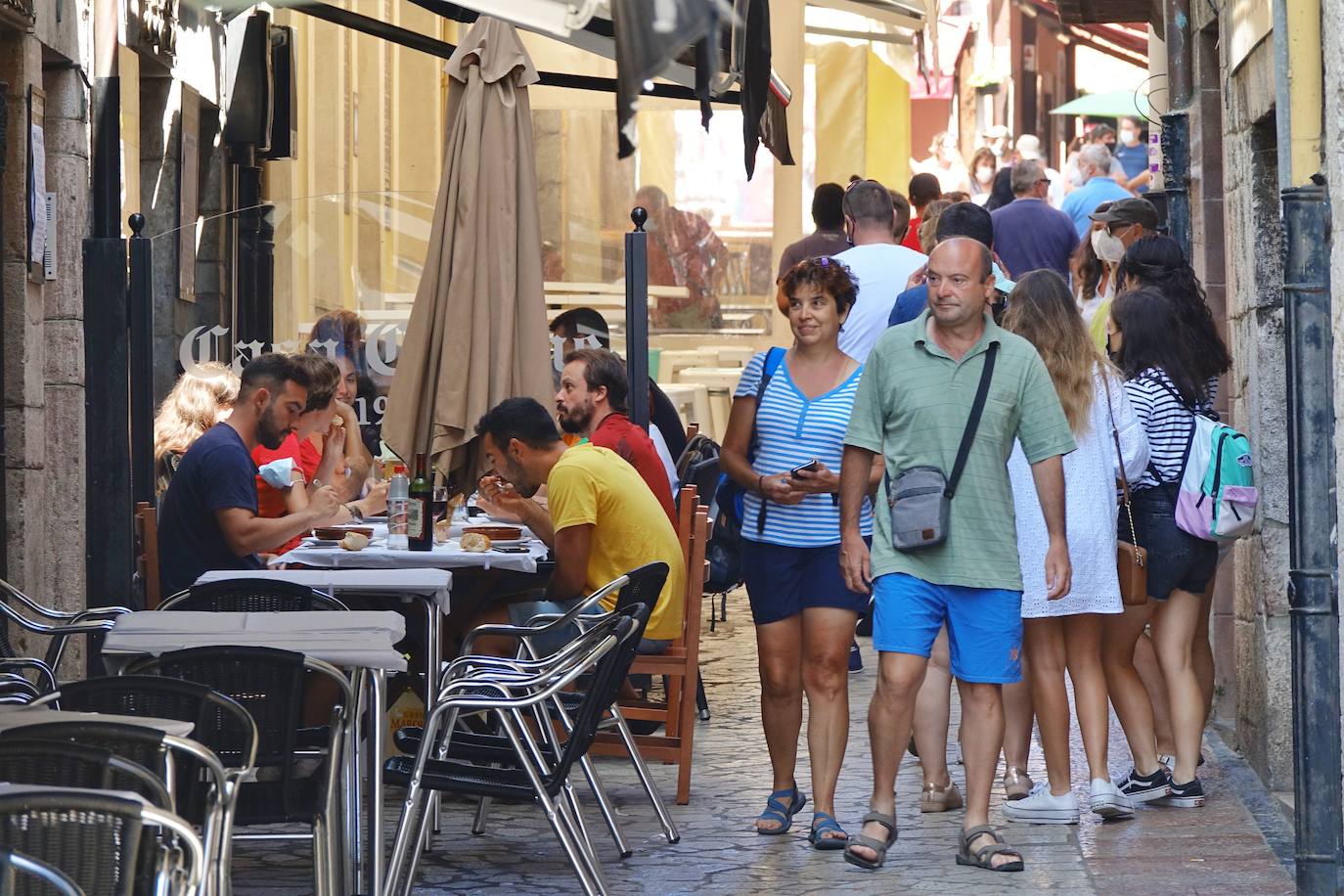 Playas y piscinas con gran afluencia para combatir las temperaturas veraniegas de las que disfruta la región