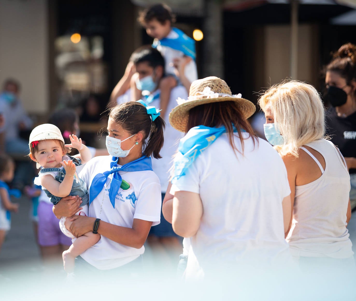 Siero ha sustituido La Sobatiella por la Plaza Les Campes. Terrazas que hacen las veces del prau en una edición especial, festiva pero con las restricciones que impone la pandemia. Aún así, los polesos no quieren quedarse sin fiesta.