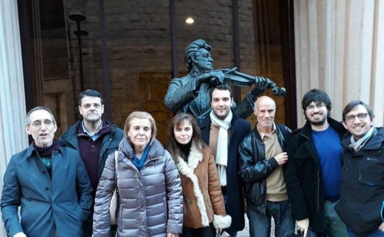 Grupo de investigación QCTMAT: J. Manuel Recio, Miguel Ángel Salvadó, Pilar Pertierra, Ruth Álvarez-Uría, Álvaro Lobato, Chorfi Hocine, Fernando Izquierdo y David Abbasi.