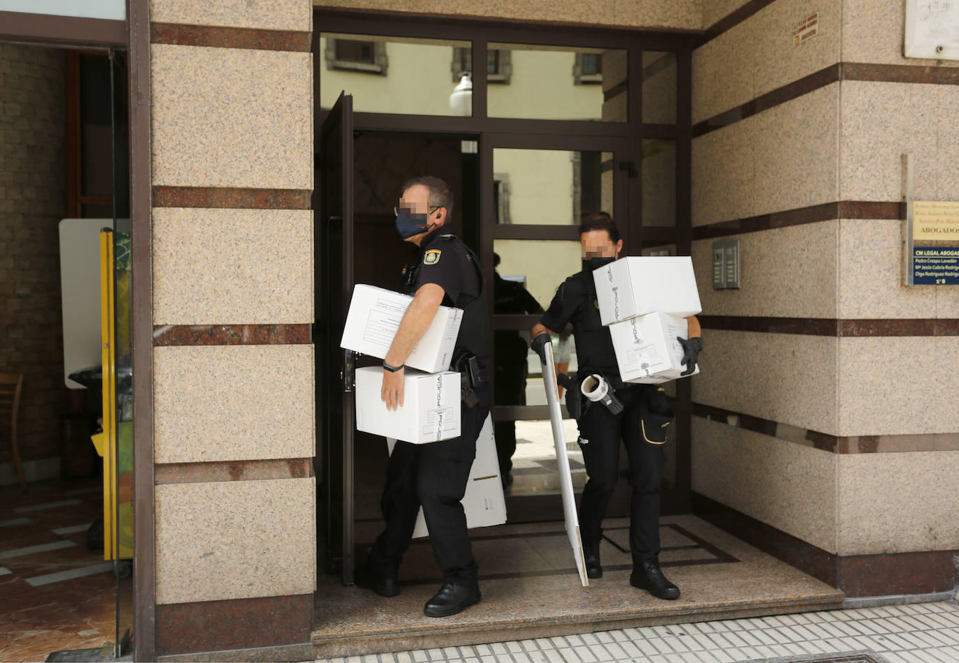 La Policía Nacional investiga una violación múltiple a dos jóvenes de 22 años en Gijón. Se ha detenido a cuatro hombres, de entre 20 y 30 años, de nacionalidad portuguesa.