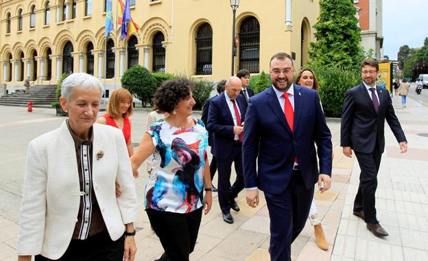 Barbón reafirma a los consejeros, salvo a la de Educación, y retocará el resto del escalafón