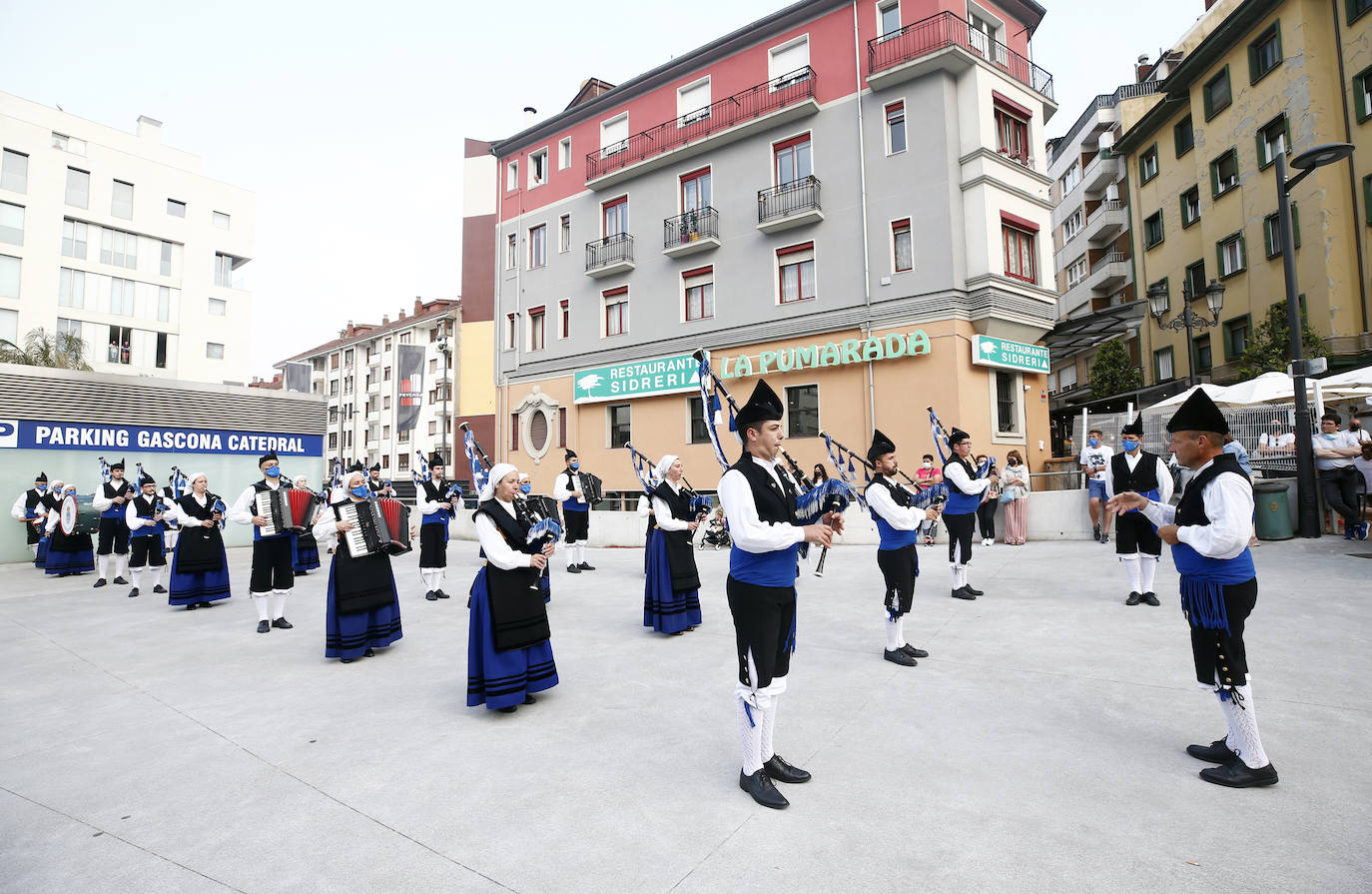 La temporada estival está siendo un completo éxito; las playas y terrazas se llenan y los asturianos cada vez tienen más ganas de disfrutar de la naturaleza, de las romerías con un culín en mano naturaleza, y de las múltiples propuestas culturales que ofrece nuestra región.