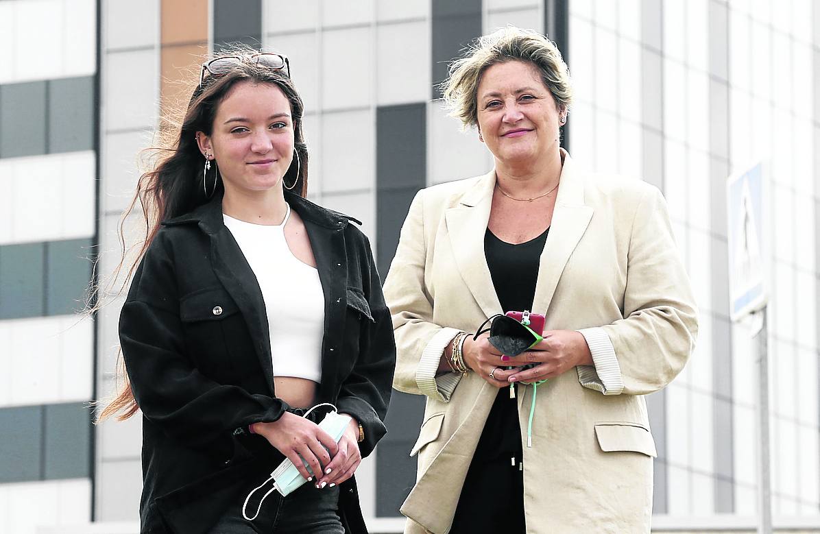 Salud inicia la vacunación a menores de 16 años