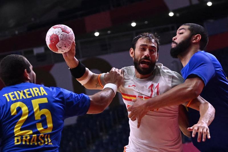 Hoy en Tokio Los Hispanos pasaron a los cuartos de final de balonmano tras ganar con mucho esfuerzo a Brasil. La buena noticia del tenis la trae Pablo Carreño, que ya está en cuartos. Sigue preocupando el estado de salud de la gimnasta estadounidense Simone Biles.
