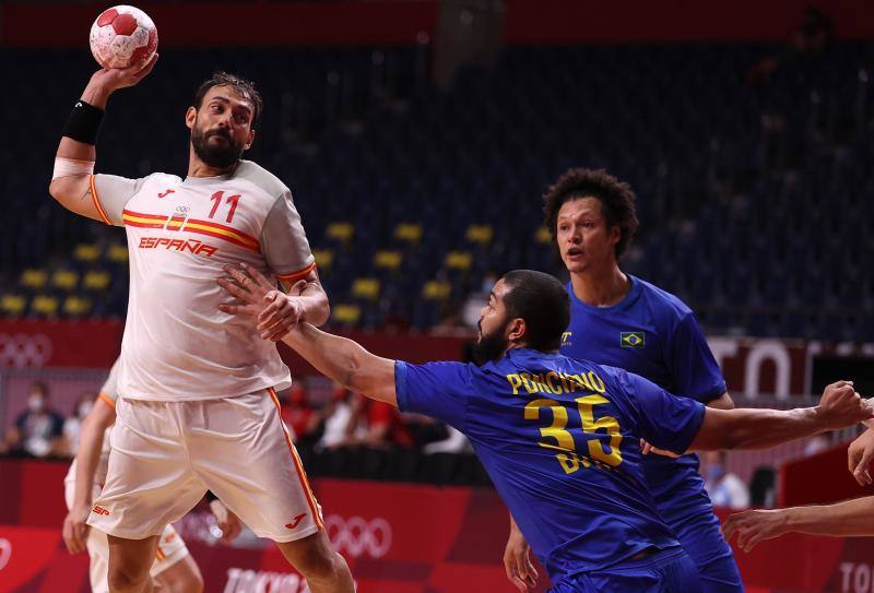 Hoy en Tokio Los Hispanos pasaron a los cuartos de final de balonmano tras ganar con mucho esfuerzo a Brasil. La buena noticia del tenis la trae Pablo Carreño, que ya está en cuartos. Sigue preocupando el estado de salud de la gimnasta estadounidense Simone Biles.