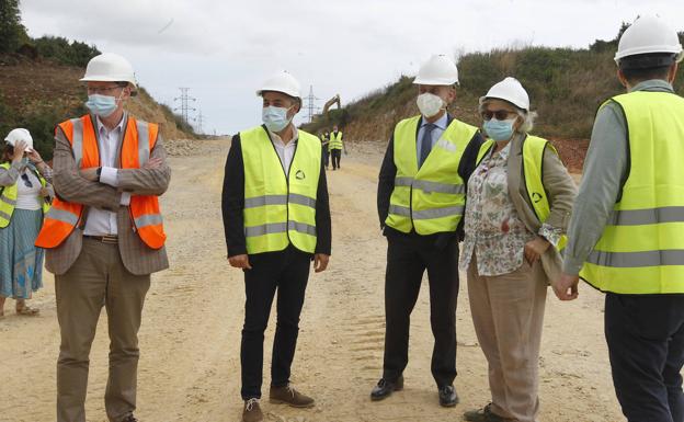 Galería. La nueva carretera de acceso a ZALIA estará abierta a finales de año. 