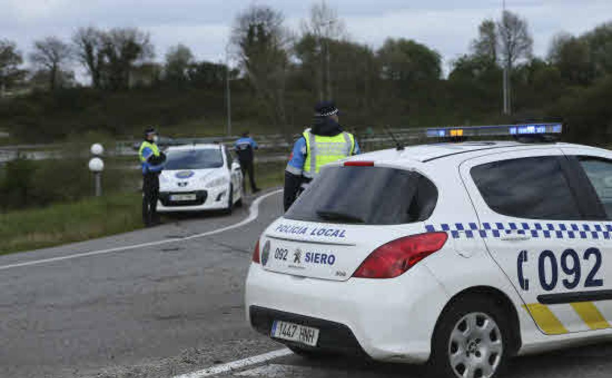 Control de la Policía Local de Siero. 