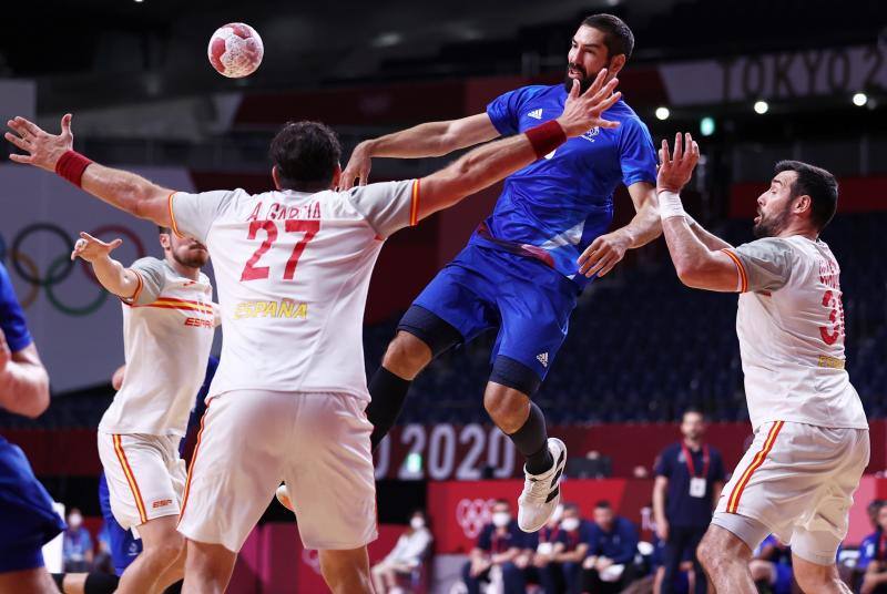 Hoy en Tokio Ana Peleteiro se clasifica para la final de triple salto después de hacer marca personal al aire libre y batir un récord nacional. Támara Echegoyen y Paula Barceló ya marchan segundas en vela.