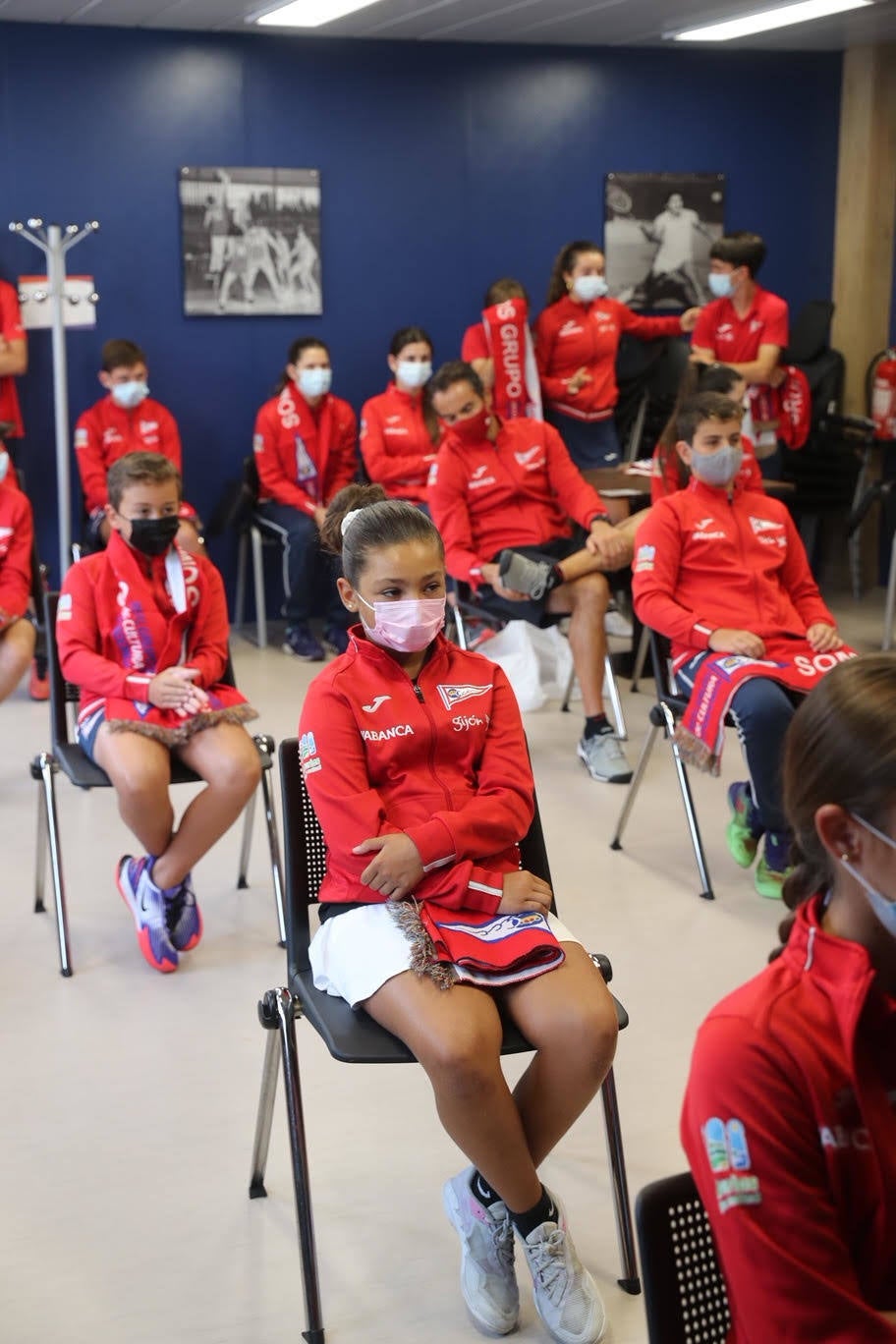 Integrantes de la sección de tenis del Grupo Covadonga se han reunido para animar a Pablo Carreño ante su partido de semifinales en los Juegos Olímpicos de Tokio 2020.