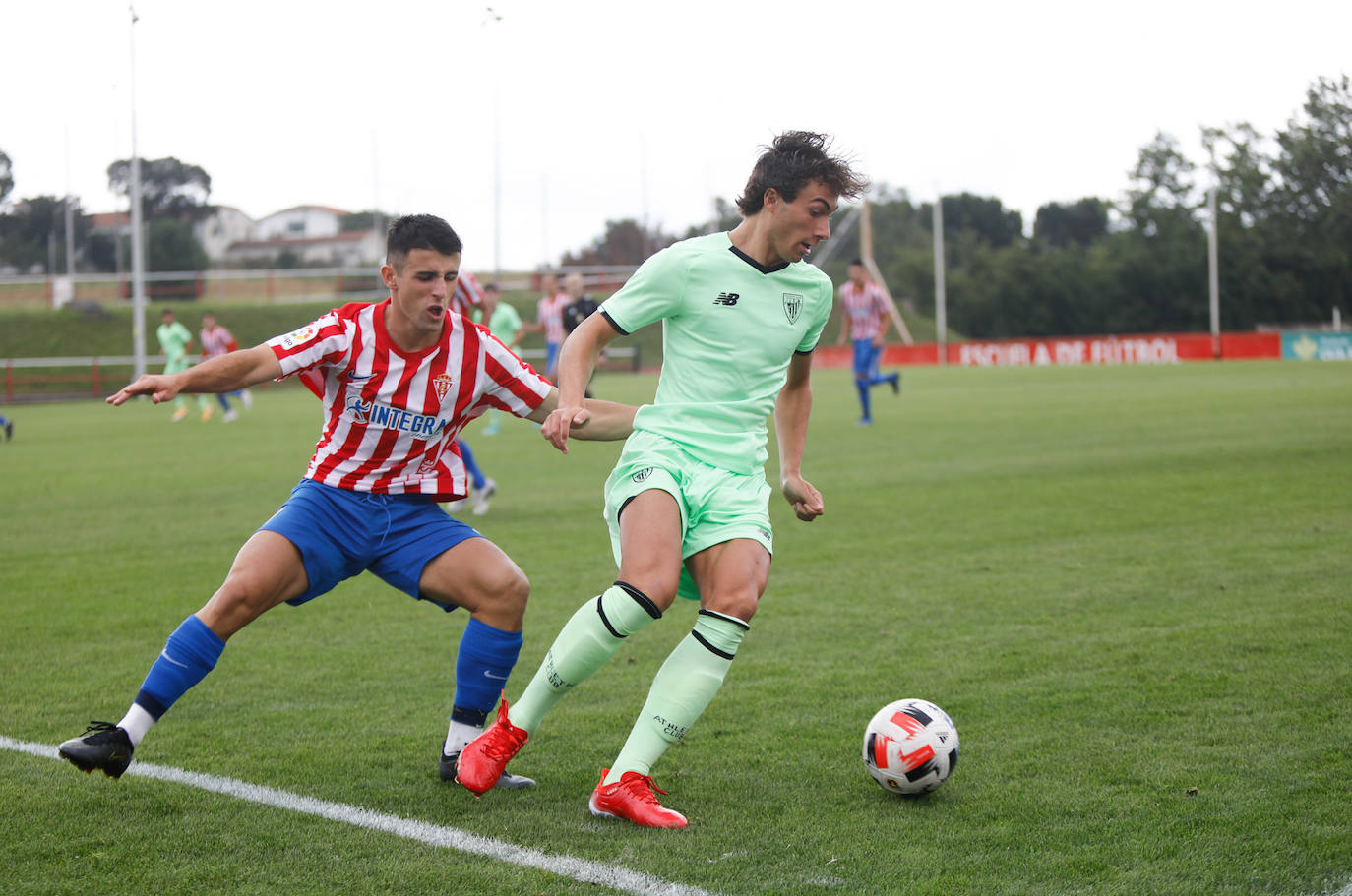 Fotos: Las mejores imágenes del Sporting B - Bilbao Athletic