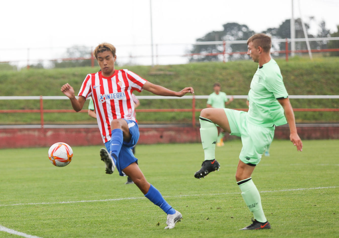 Fotos: Las mejores imágenes del Sporting B - Bilbao Athletic