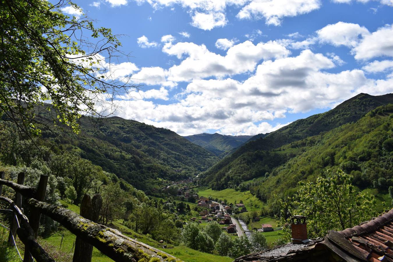 Inmensa panorámica del Valle de Nembra desde la  ruta al Pico Moros  por el inicio de la Ruta de Les Fuentes.