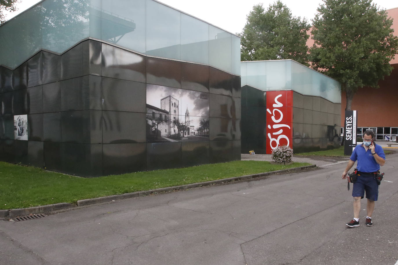 La nueva edición de la feria de muestras arrancará el viernes, con un acto inaugural reducido a 238 asistentes en el Palacio de Congresos y en el que se da por segura la presencia de un ministro del Ejecutivo. Serán en total 15 días de evento, del 7 al 22 y en horario de 11.00 a 22.00. El 80% de los espacios estarán al aire libre.