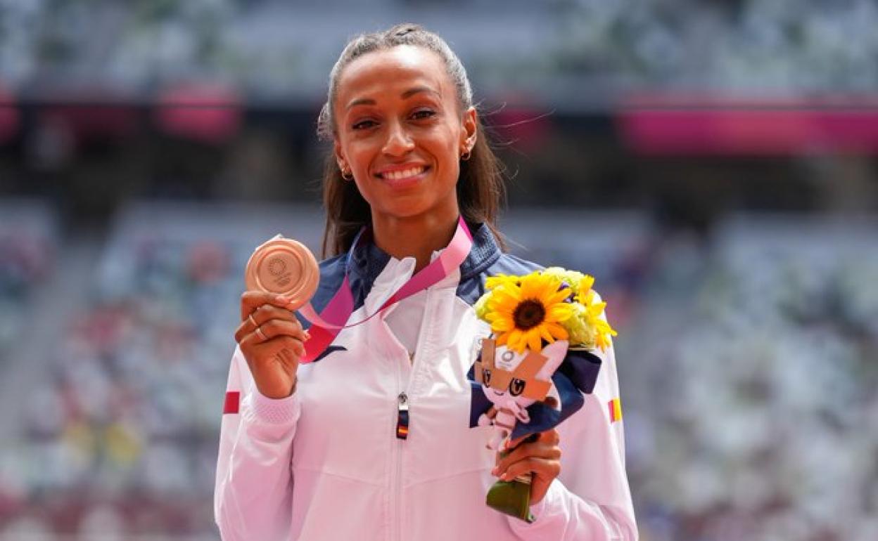 Tokio 2020 | Atletismo: Ana Peleteiro: «Este bronce me va a cambiar la vida para siempre»
