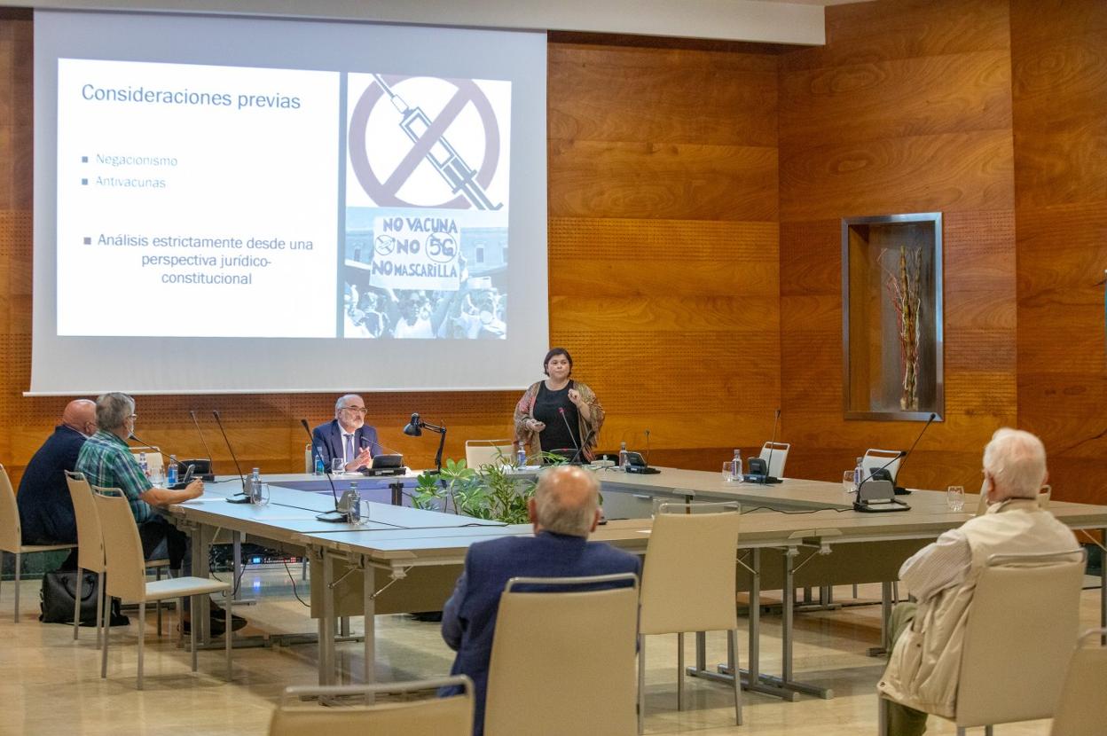 La primera jornada de los cursos contó con tres ponencias. 